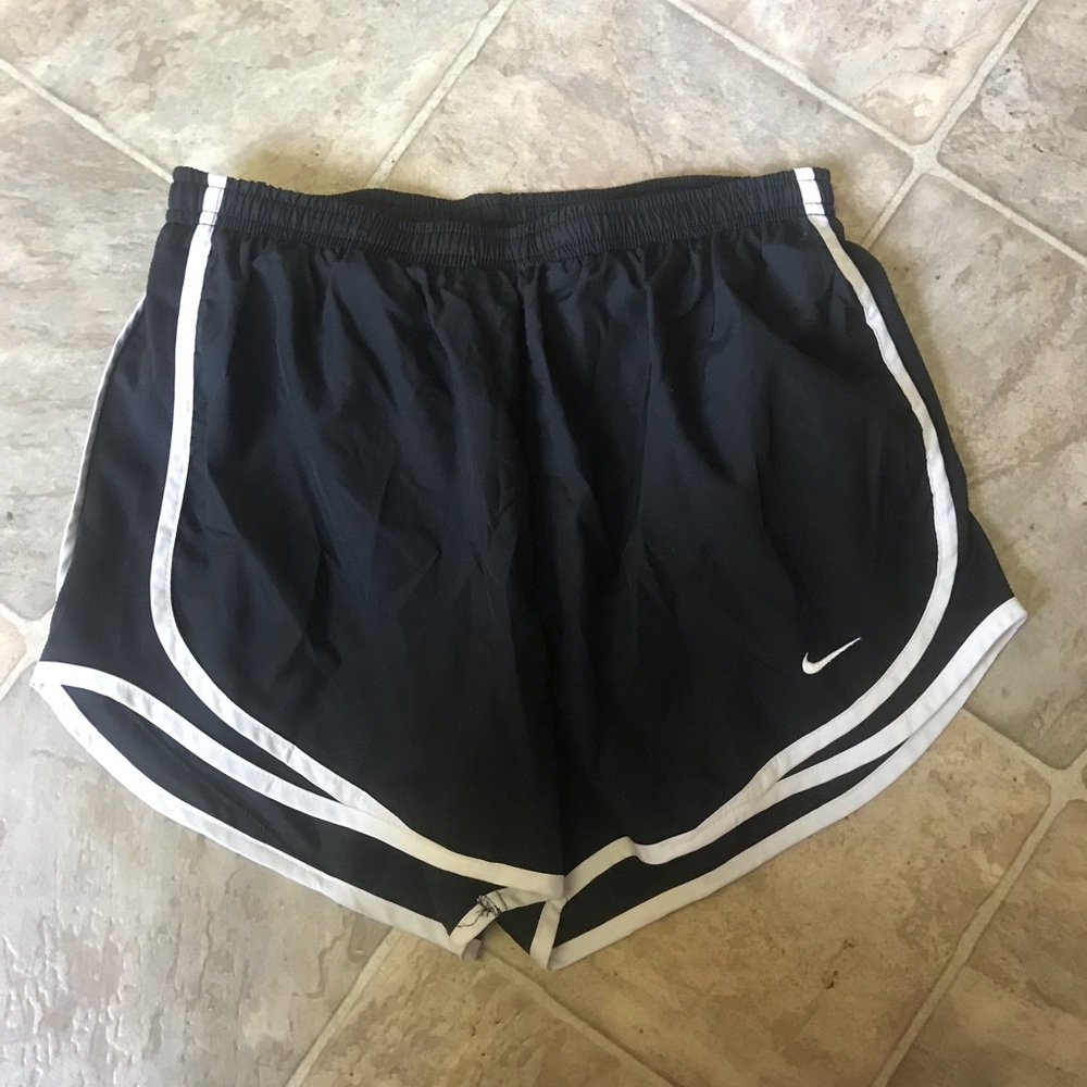 Nike shorts - Picture 1 of 3